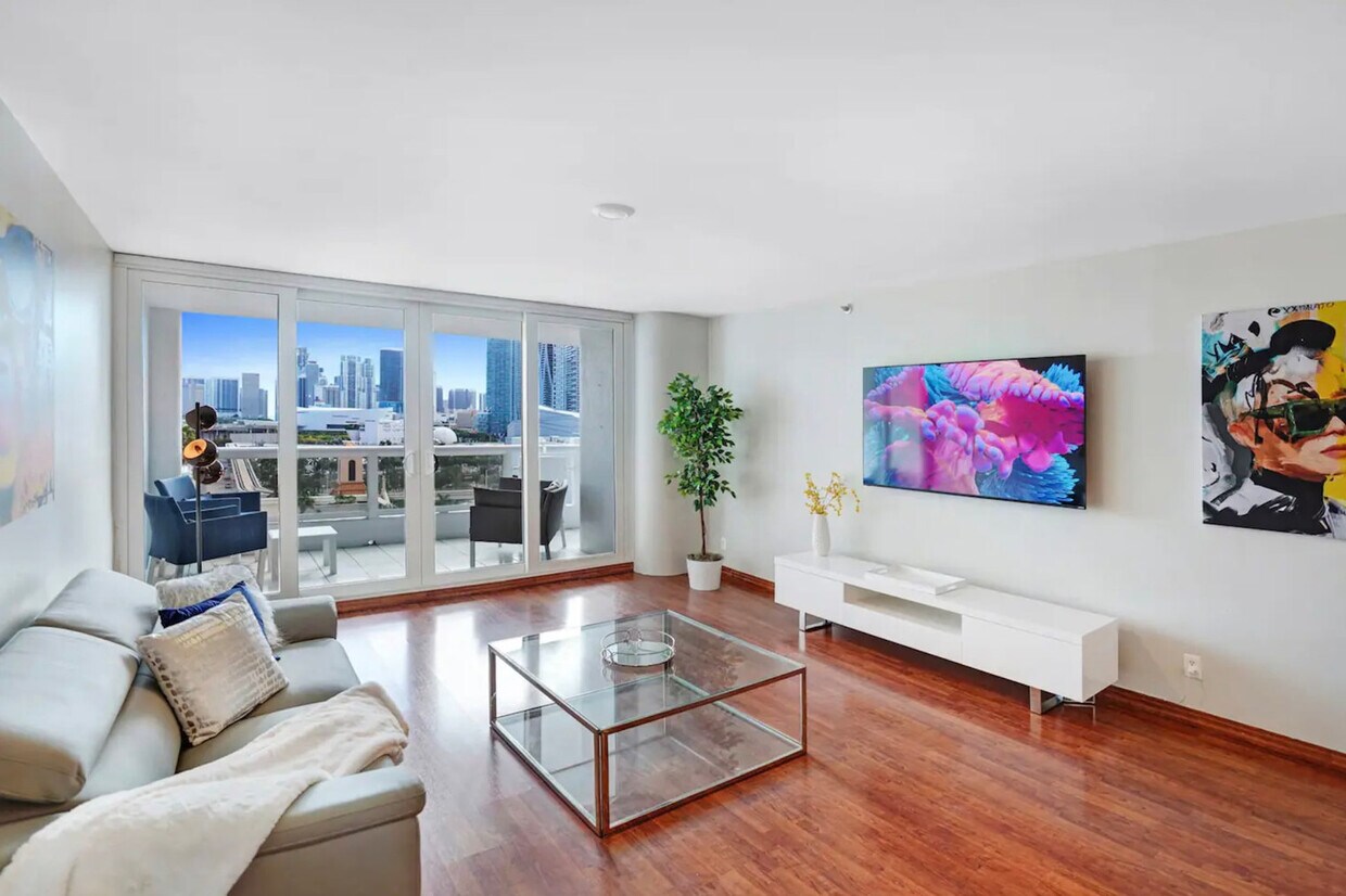 Foto principal - 1717 N Bayshore Dr