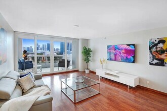 Building Photo - 1717 N Bayshore Dr