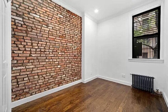 Building Photo - 307 Mott Street
