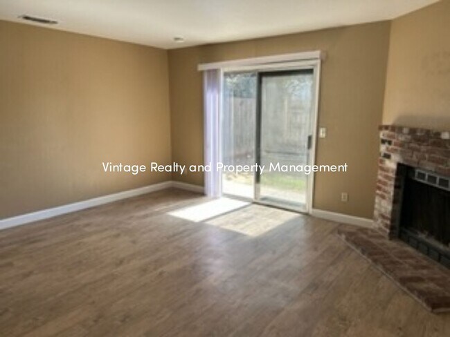 Foto del edificio - Available Now! Recently Updated 3 Bedroom ...