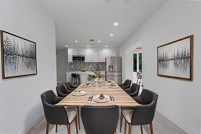 Building Photo - 713 SW 4th Ct