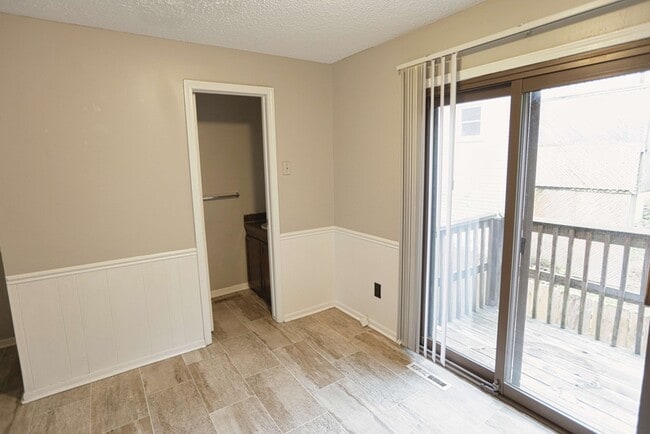 Building Photo - 3403 Robin Ave SW