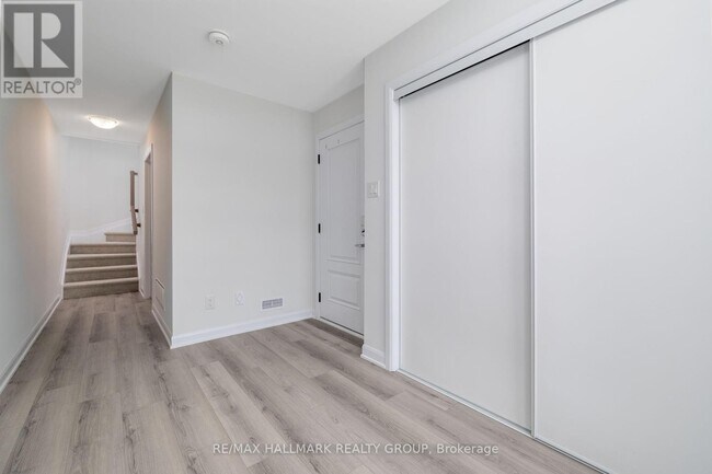 Building Photo - 305 Raheen Ct