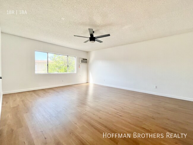 Foto del edificio - 8555 Independence Ave