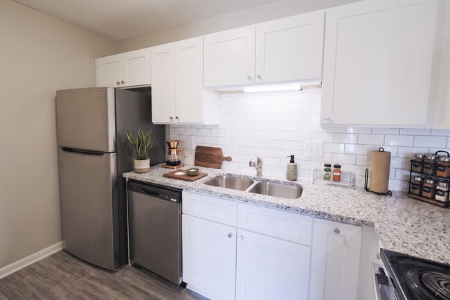 Renovated One Bedroom Apartments at Triangle Park in Durham, NC - Triangle Park Apartments