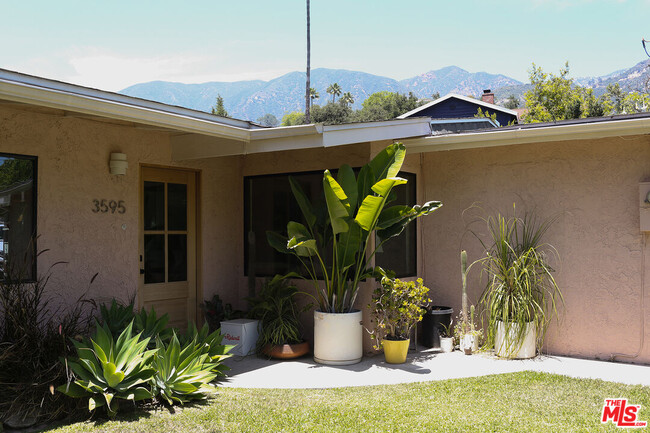 Building Photo - 3595 Glenrose Ave