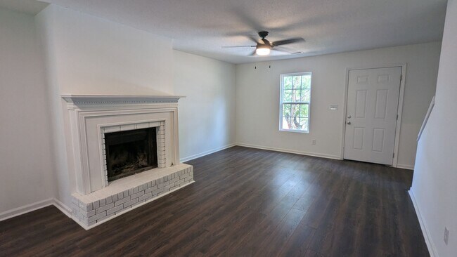 Foto del edificio - Totally Renovated Top to Bottom 2BR
