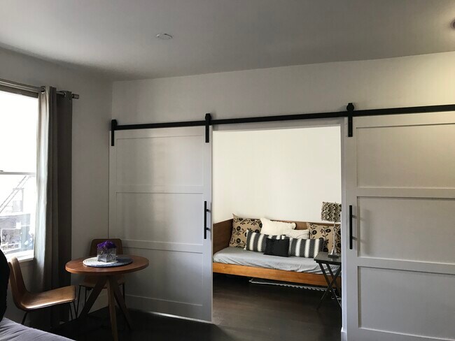 Flexible 3rd Bedroom/Office - 533 Metropolitan Ave