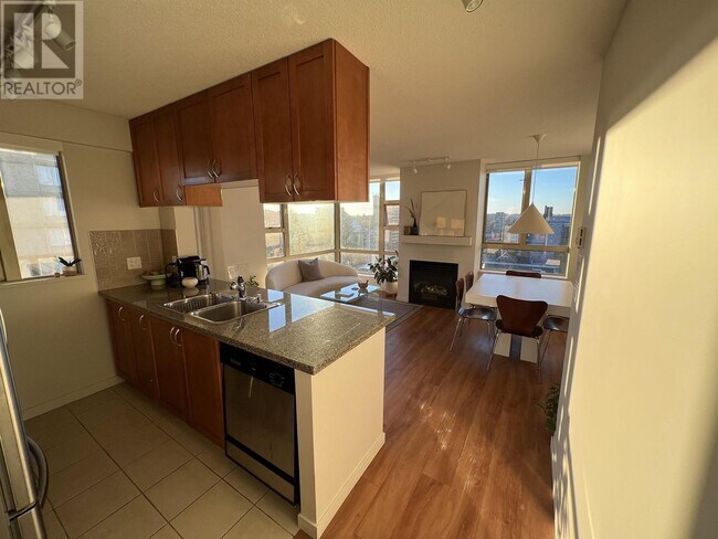Photo du bâtiment - 1316-1316 W 11th Ave