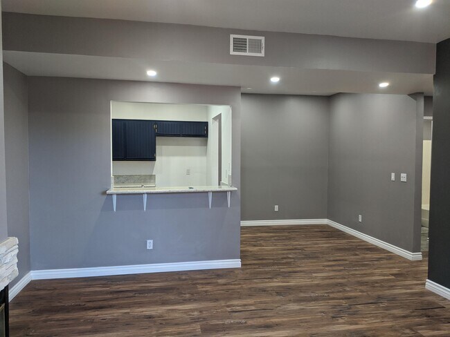 Foto del edificio - 23947 Del Monte Dr.