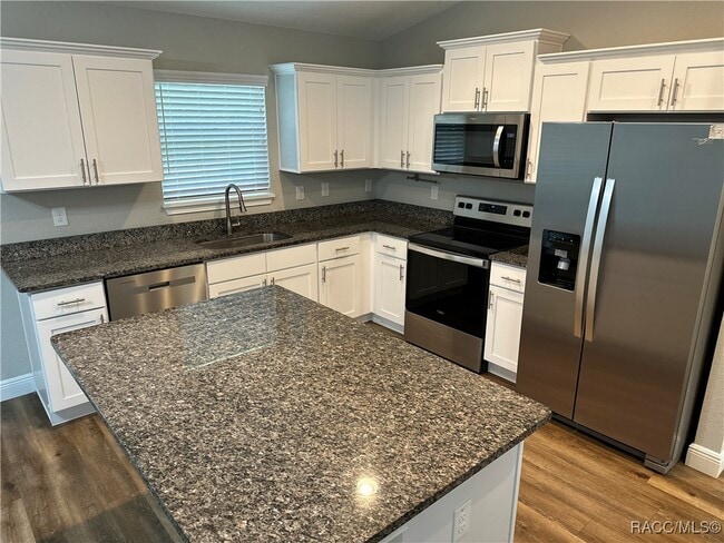 Building Photo - 13 Locust Dr