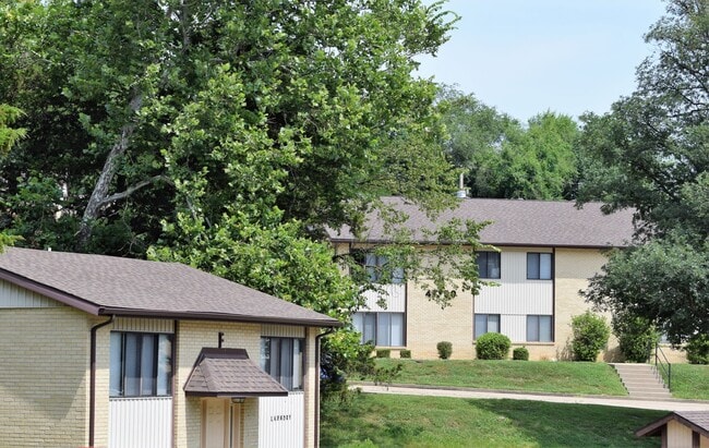 Building Photo - Hidden Oaks Apartments