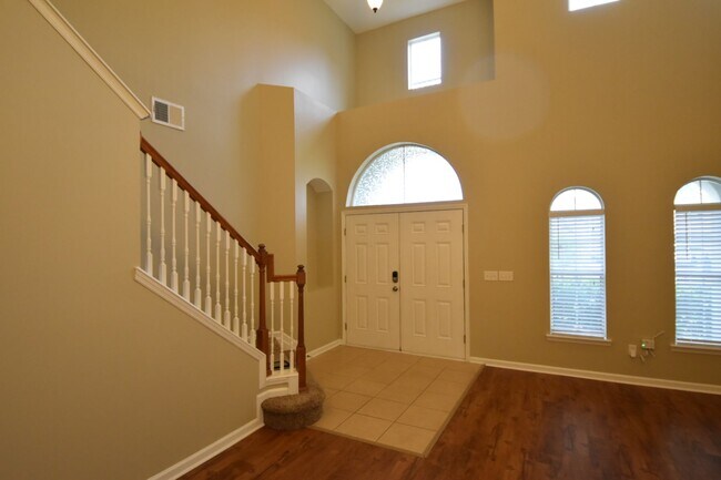 Building Photo - 218 Thornloe Dr