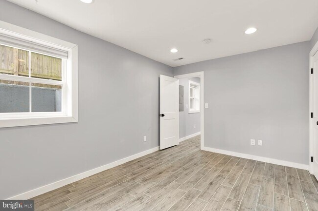 Foto del edificio - 909 Webster St NW