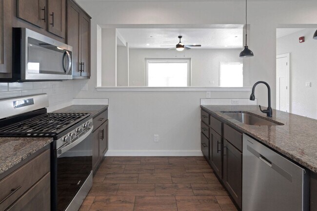 Building Photo - Charming 3BR Townhome in Fraser