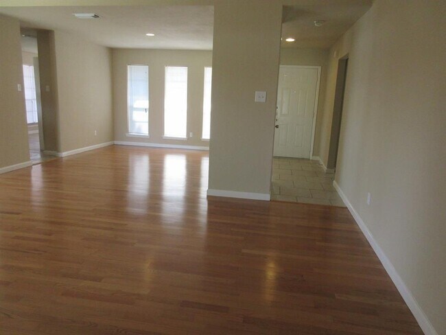 Foto del edificio - 16702 Kieth Harrow Blvd