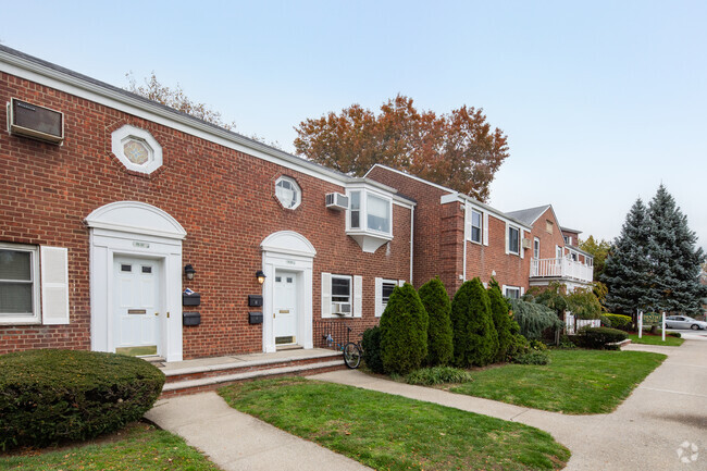 Entrance Photo - Glen Oaks Village II