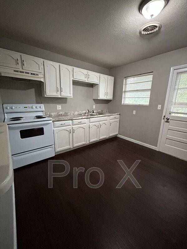 Foto del edificio - 1303 E 9th St