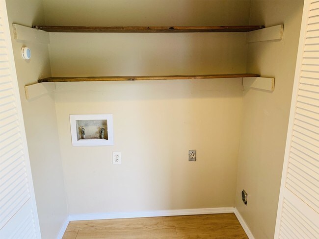 Building Photo - 144 Jennifer Ln