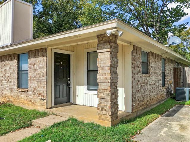 Building Photo - 821 N Mesquite St