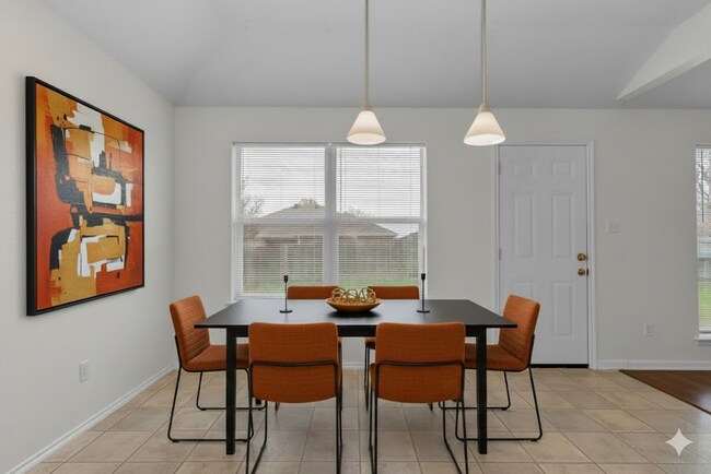 Foto del edificio - South Arlington, TX- Beautiful 3-Bedroom, 2-Bath Home with Open-Concept Living, Fenced Backyard &...