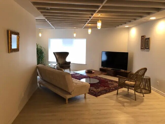 Sala de estar principal - 27455 Gratiot Ave