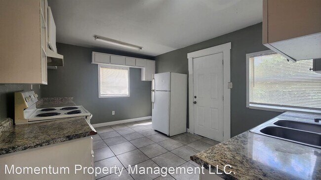 Foto del edificio - 3 br, 1 bath House - 2906 E. Lake Ave.