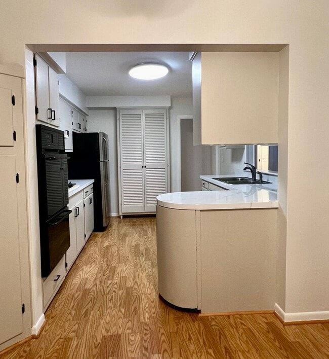 Building Photo - 1735 Forest Dr