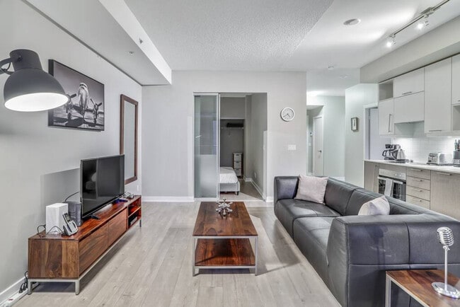 Building Photo - 255 Queen St W