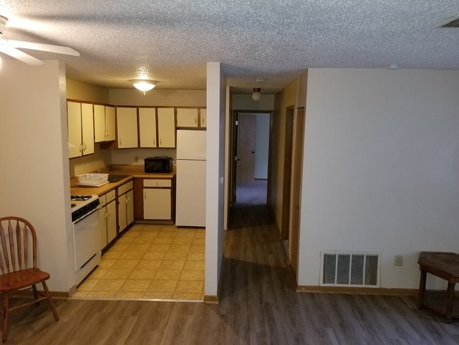 Building Photo - Courtyard Apartments