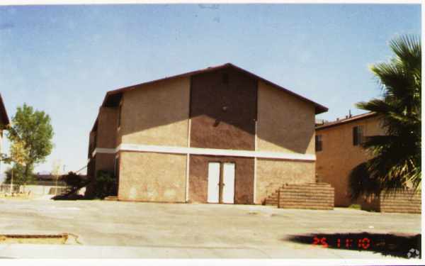 Building Photo - 2300 Saturn Ave