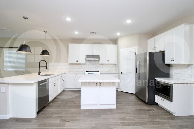 Building Photo - 2763 E Rimrock Dr