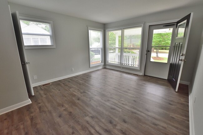 Foto del edificio - 321 Briarcliff Rd