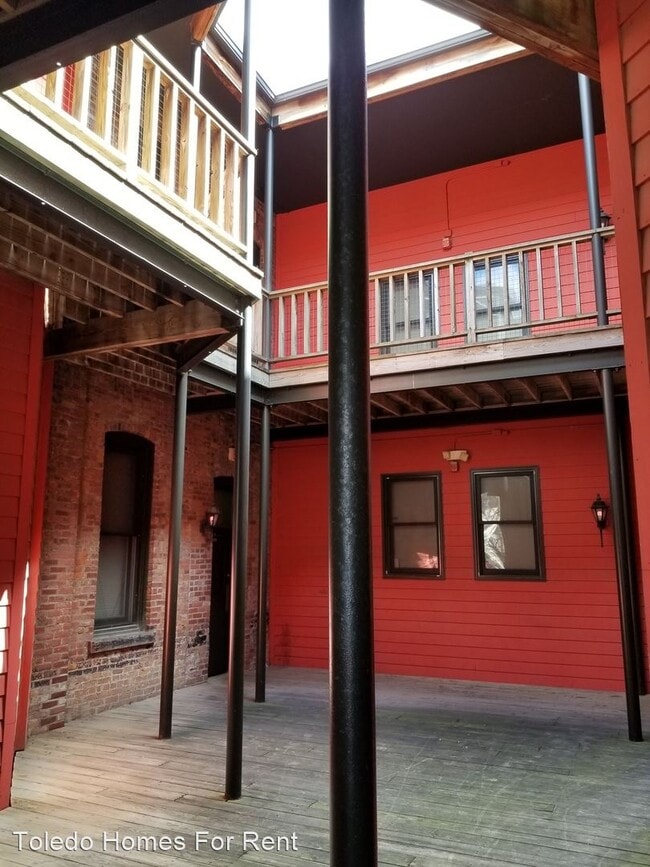 Building Photo - 1010 Ostrich Ln