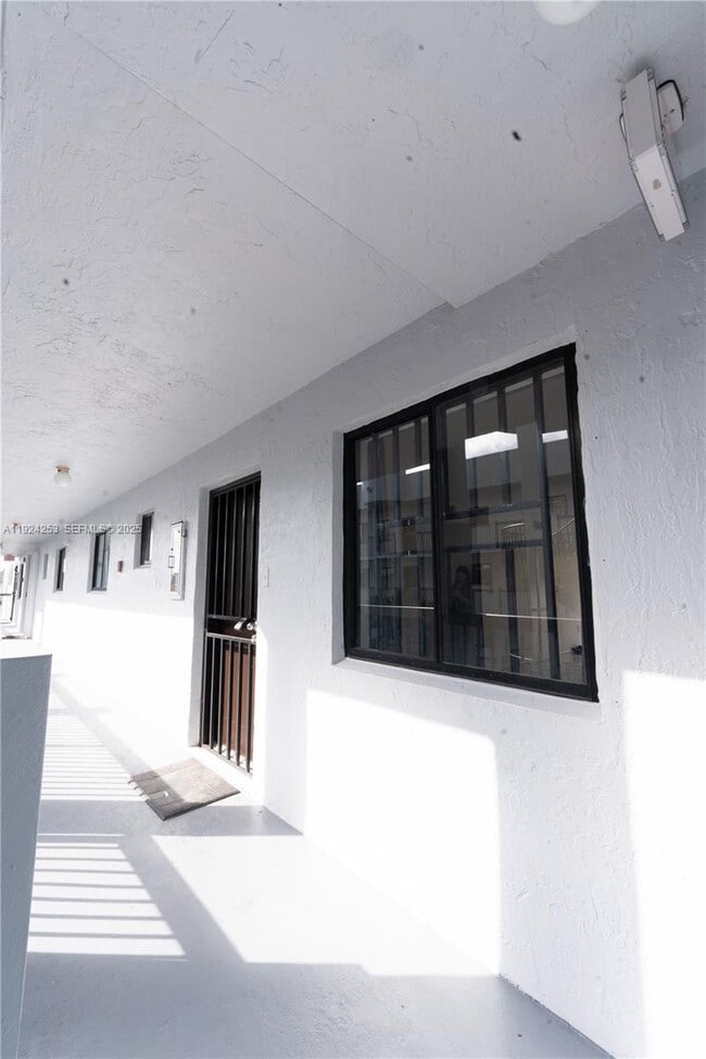 Building Photo - 5300 W 21st Ct