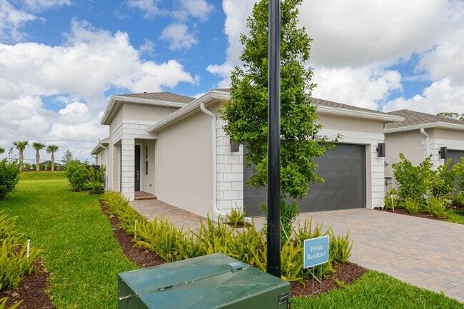 Foto del edificio - 10307 Dreamweaver Rd