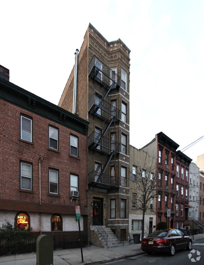 Building Photo - 602 Park Ave