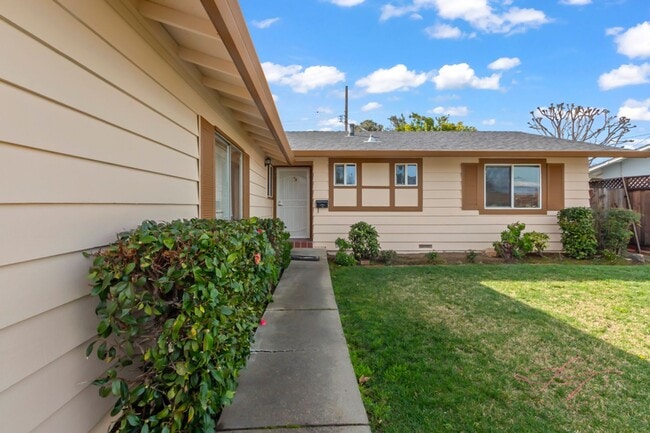 Building Photo - Welcome Home: 893 Blazingwood Avenue, Cupe...