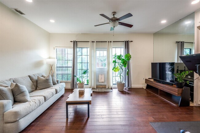 Foto del edificio - 5100 Verde Valley Ln