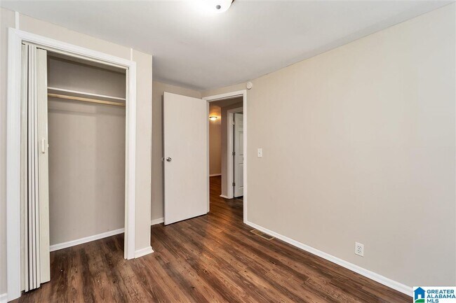 Building Photo - 665 Hagbush Rd