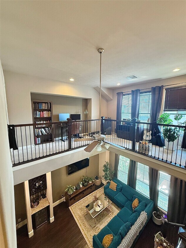 Foto del edificio - 1049 W 22nd St