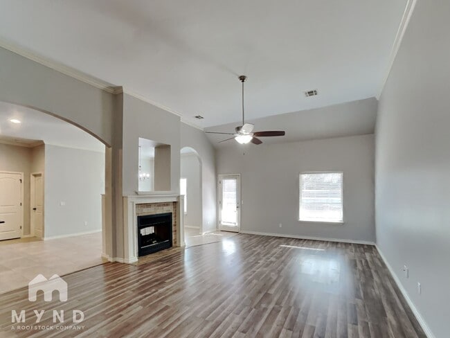 Building Photo - 3204 Valley Hollow