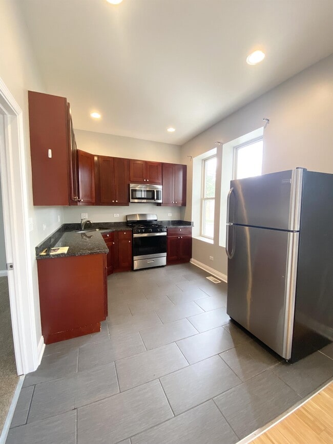 Building Photo - 3741 W Le Moyne St