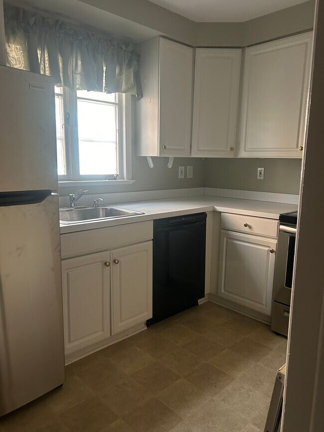 Building Photo - JHEN - HENRIETTA