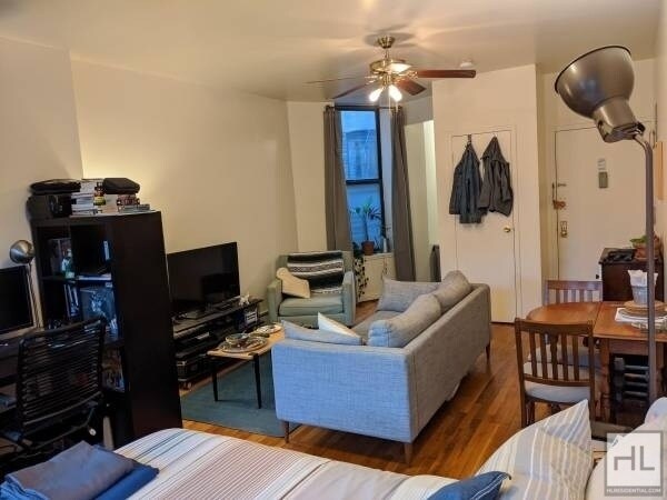 Building Photo - Spacious Studio on Tompkins
