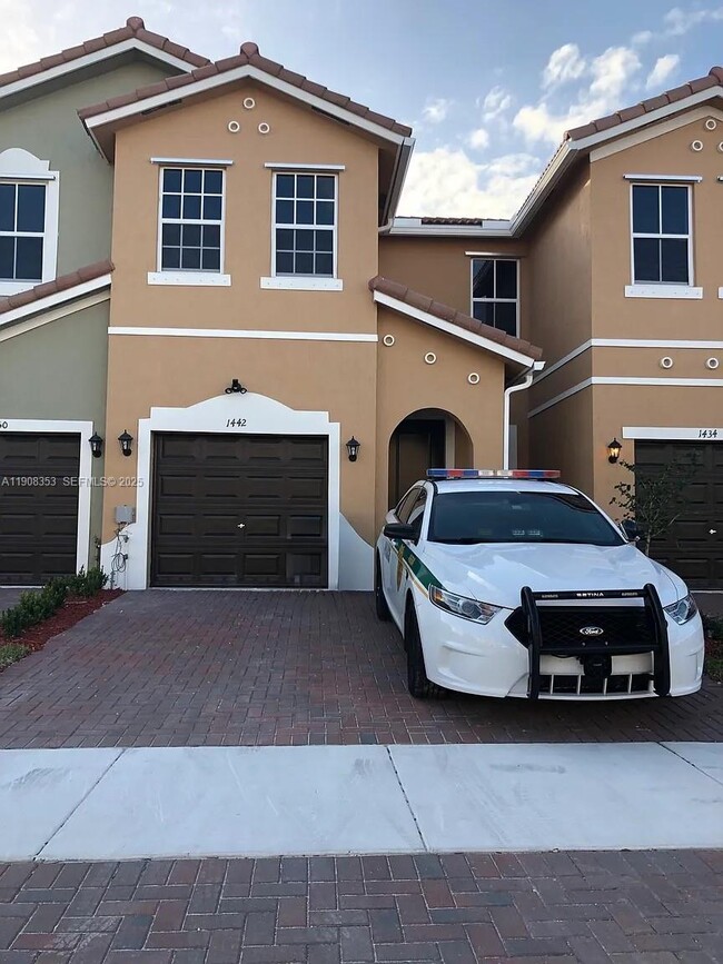 Building Photo - 1442 SE 23rd Terrace