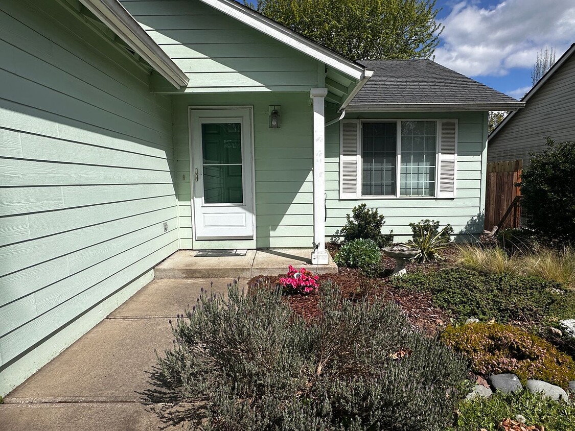 Primary Photo - 3 Bedroom 2 Bath Single Family House