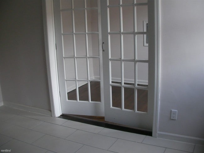 Building Photo - 1 br, 1 bath Apartment - 645 Union St 1