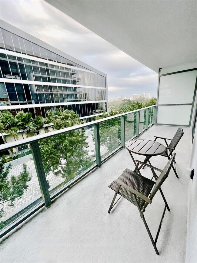 Foto del edificio - 2960 NE 207th St