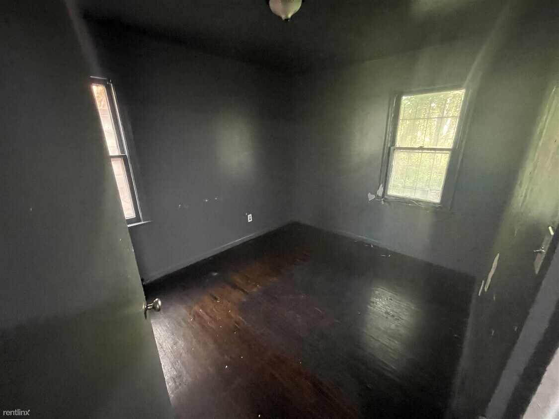 Building Photo - 2 br, 1 bath House - 11666 Stahelin Avenue